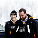 Kronprinsparet ankommer mennenes 30 km jaktstart (Foto: Sara Johannessen / Scanpix)
